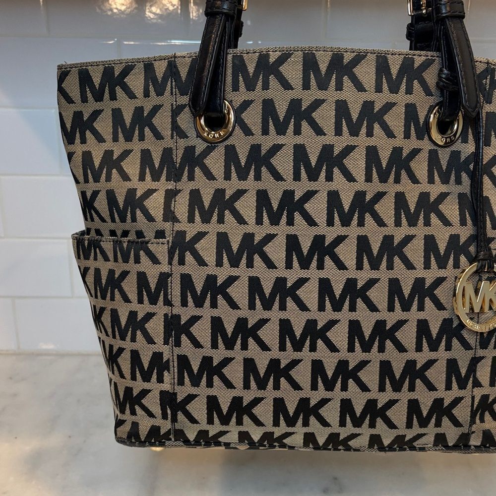 Michael Kors Bag Purse Handbag Jet Set Monogram Canvas Leather Tote Pocketbook - Picture 2 of 16